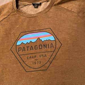 Mens Patagonia XXL mid-weight long sleeve